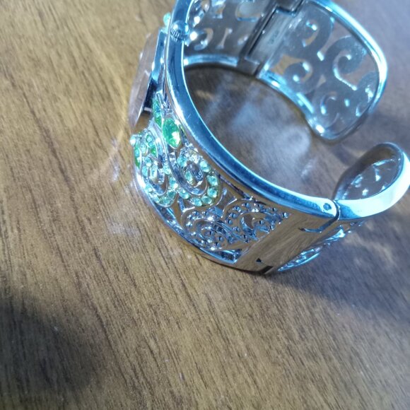 Unbranded Ladies Cuff Style Bracelet Watch - Picture 3 of 10